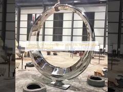 Скульптура из полированной нержавеющей стали 316L Luminous 12K Mirror Silver для площади
