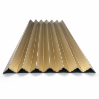 Отделки плитки нержавеющей стали цвета Zr треугольник 90 градусов латунной непрерывный