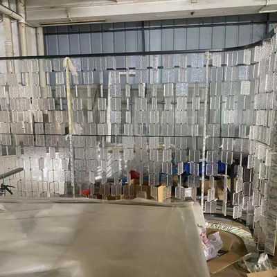 Хорошая цена Художественный нержавеющая сталь экрана перегородка настраиваемое стекло изогнутая роскошная гостиная гостиница перегородка для современного дизайна онлайн