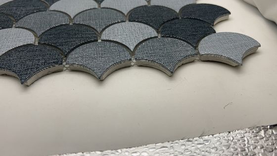 Хорошая цена Черная и латунная водопроницаемая мозаика для украшения бассейна онлайн