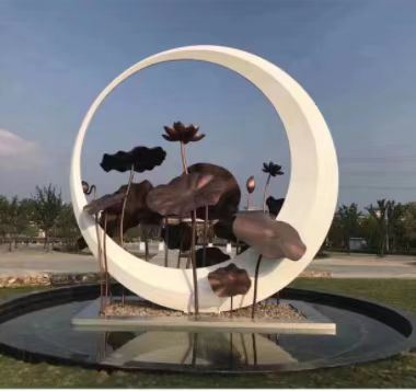 Хорошая цена Серебряная скульптура из нержавеющей стали 316L с зеркальной полировкой для архитектурного проекта онлайн