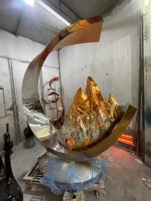 Хорошая цена 201 304 316L Скульптура из нержавеющей стали персонализированная металлическая абстрактная статуя для сада виллы онлайн