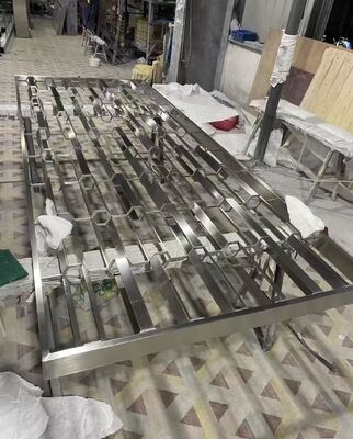 Хорошая цена Разделитель комнаты из нержавеющей стали с черной отделкой онлайн